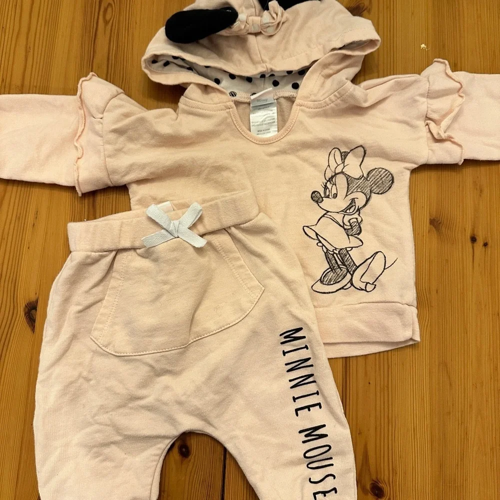 Baby girl 6-9 moth pink Minnie Mouse sweatsuit
